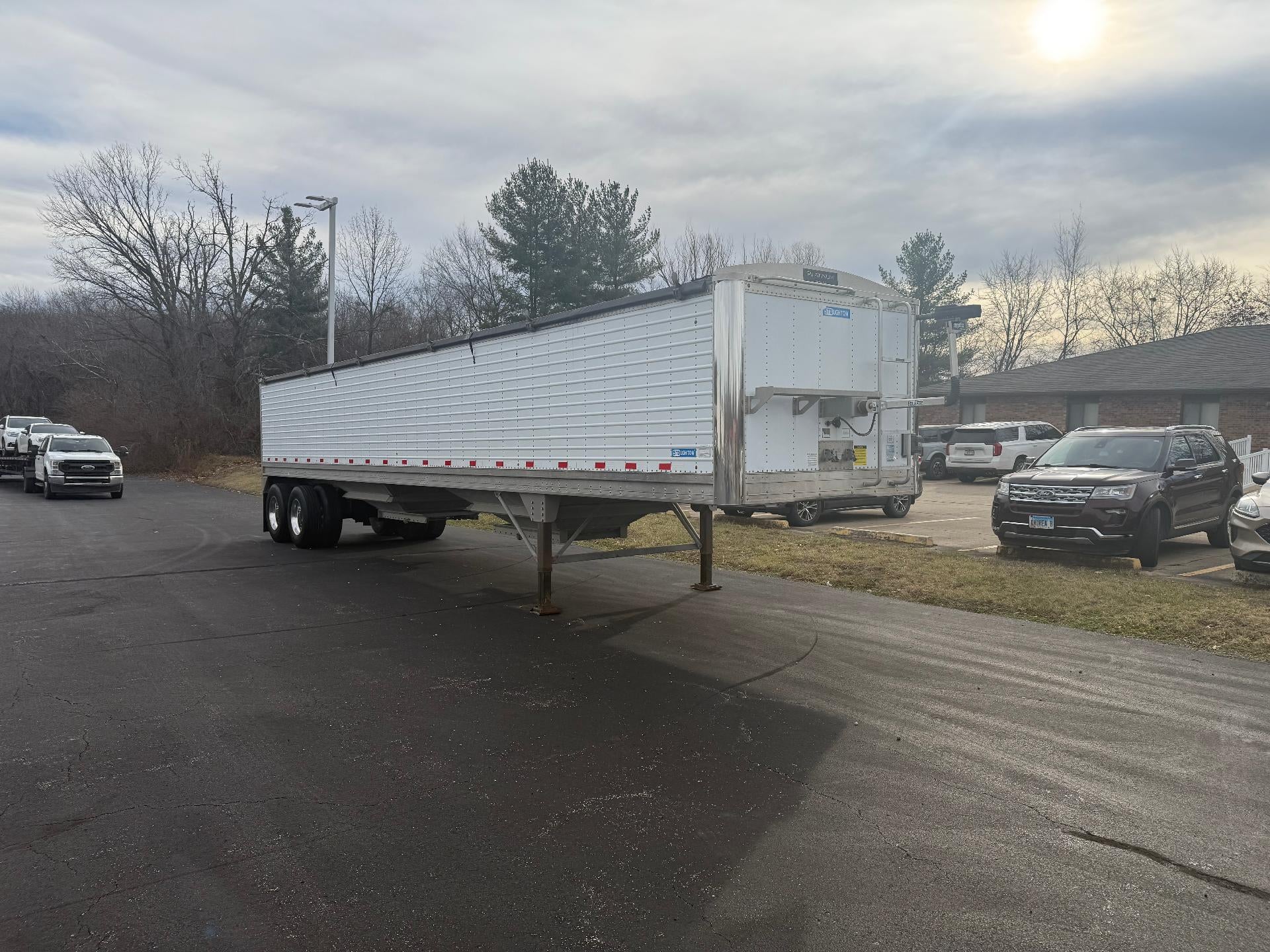 2015 STOUGHTON TRAILER GRAIN HOPPER Base