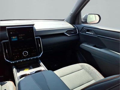 2026 GMC Acadia AWD AT4