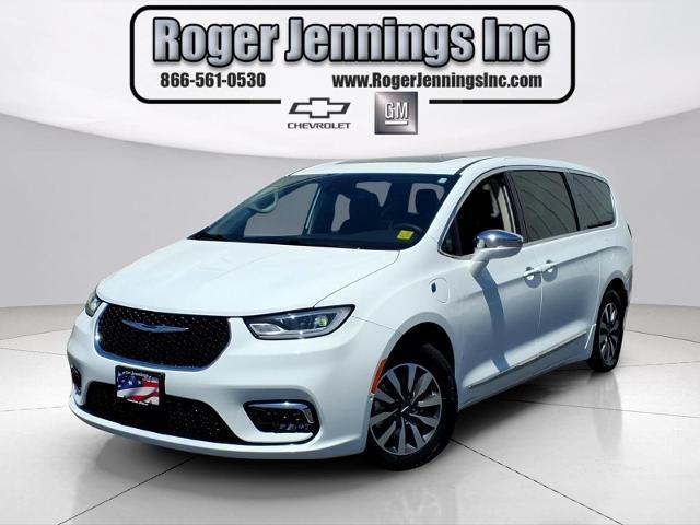 2022 Chrysler Pacifica Hybrid Limited Hybrid's photo
